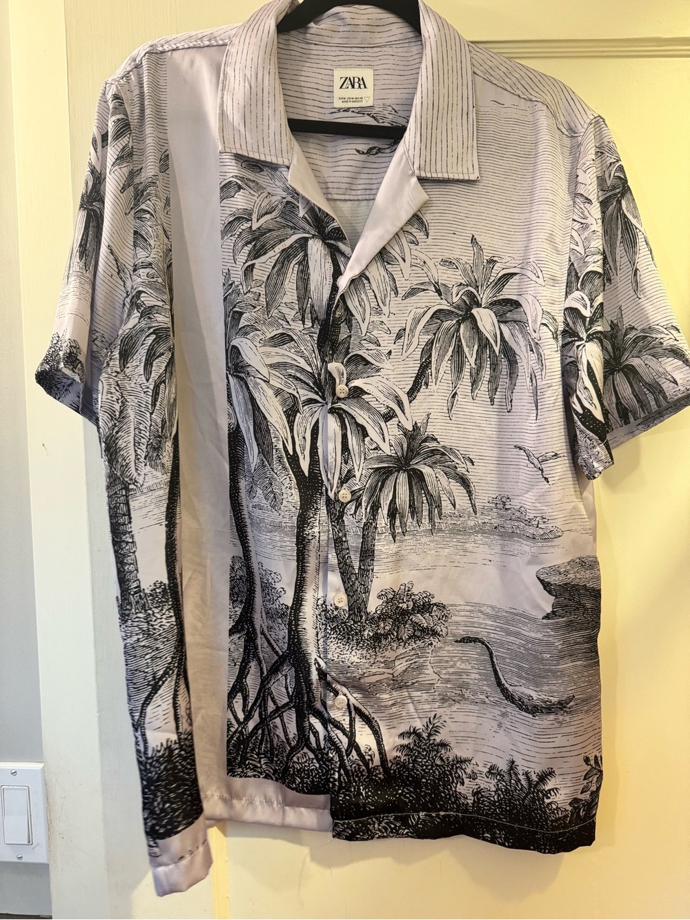 Zara Black & Lavender Tropical Print Short-Sleeve Button-Down Shirt